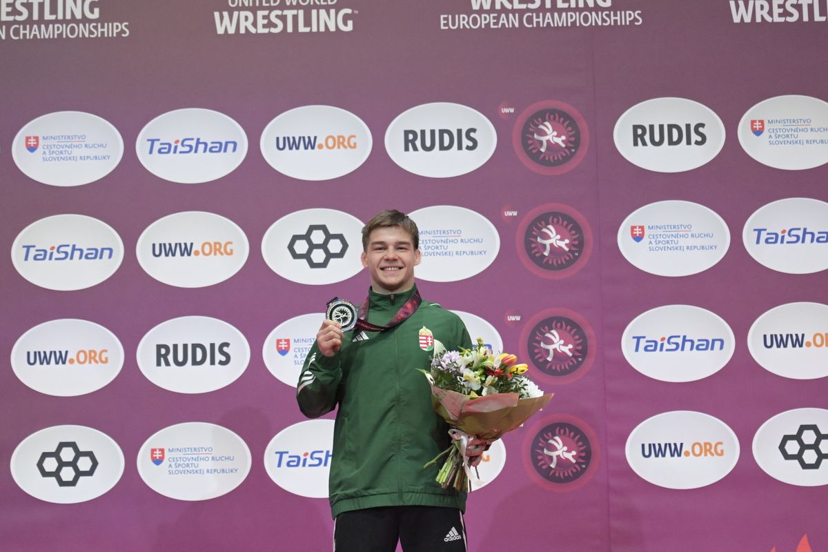 Fantasztikus sikert aratott vármegyei küzdősportolónk vasárnap este a Felvidéken. A mindössze 19 éves Lévai Levente aranyérmet nyert a somorjai birkózó Európa-bajnokságon. A vármegyei birkózó drámai körülmények között ért fel az öreg kontinens trónjára.