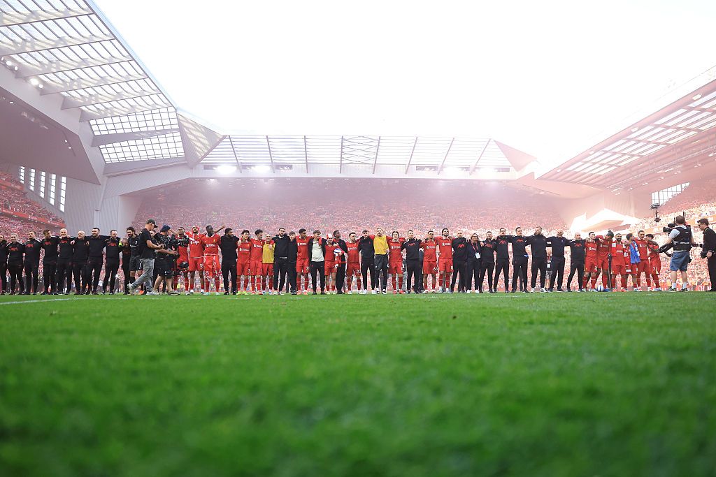 A Liverpool Tottenham elleni sikerével bebiztosította 20. bajnoki címét a Premier League-ben. Szoboszlai Dominik két gólpasszal vette ki a részét a Liverpool bajnokavatásából.