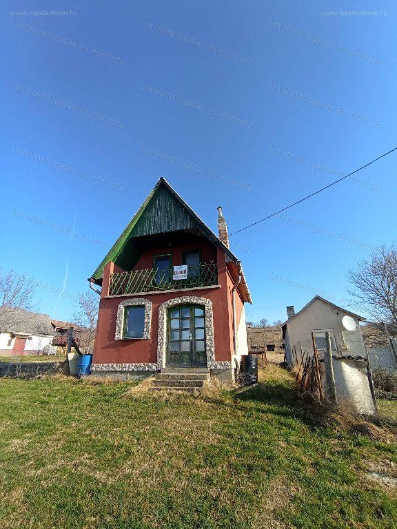 Elképesztő, de Komárom-Esztergom vármegyében ma is találni 10 millió alatti lakhatási lehetőségeket. Az eladó házak között egészen meglepő ingatlanok is akadnak.