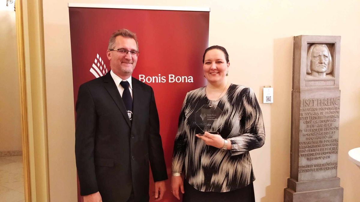 Bonis Bona díjat vehetett át Szeimann Zsuzsanna