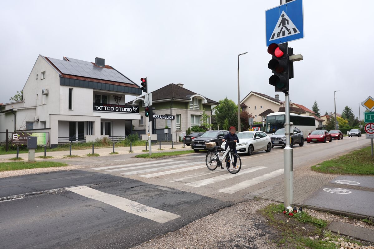 Hétfő reggel mentőhelikopter szállt le Tatán, az Építők parknál. A gyalogosgázolás sérültjének lánya a Kemma.hu olvasóitól kér segítséget.