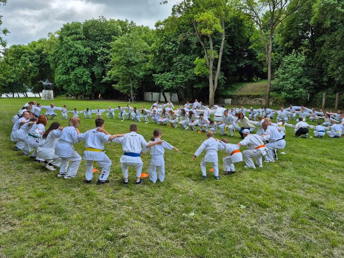 Többször is mellényúltak a kommentátorok. Több baki is becsúszott a tatai Tour de Hongrie-közvetítésbe