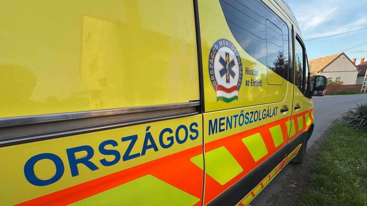 Az M1-es baleset helyszínére riasztották a mentőszolgálatot is