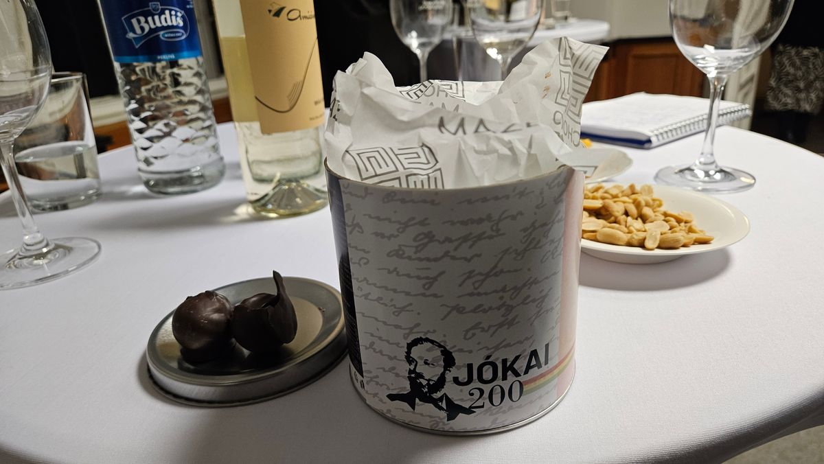 A nemrégiben megalkotott csokoládé a Tímea nevet kapta. A Tímea Jókai Mór által alkotott női név