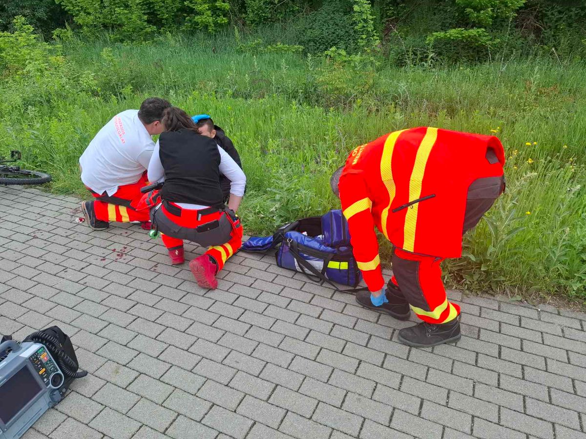 Két nagysápi és egy bajnai diákra biztosan hősként tekintenek néhány napja. A két fiatal Piliscsabán mentette meg egy férfi életét.