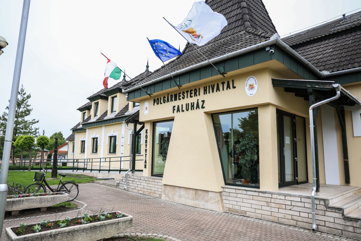 kocsi faluház