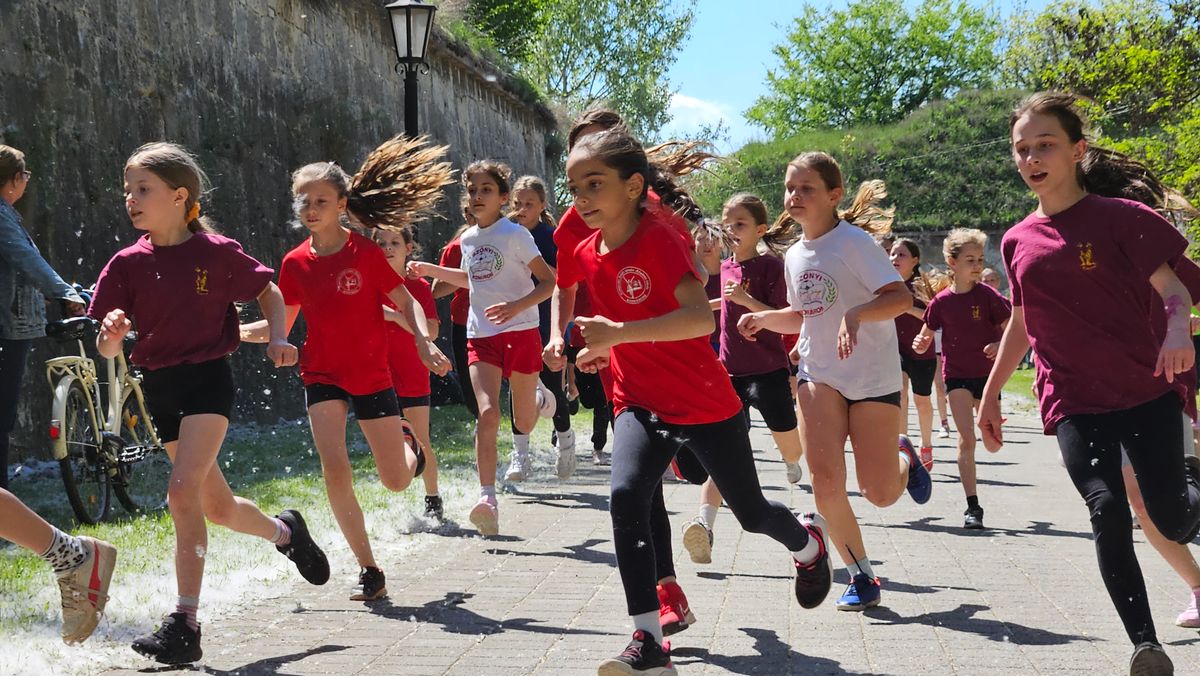 Az Erőd-kupa futóversenyen több mint 500 diák állt rajthoz