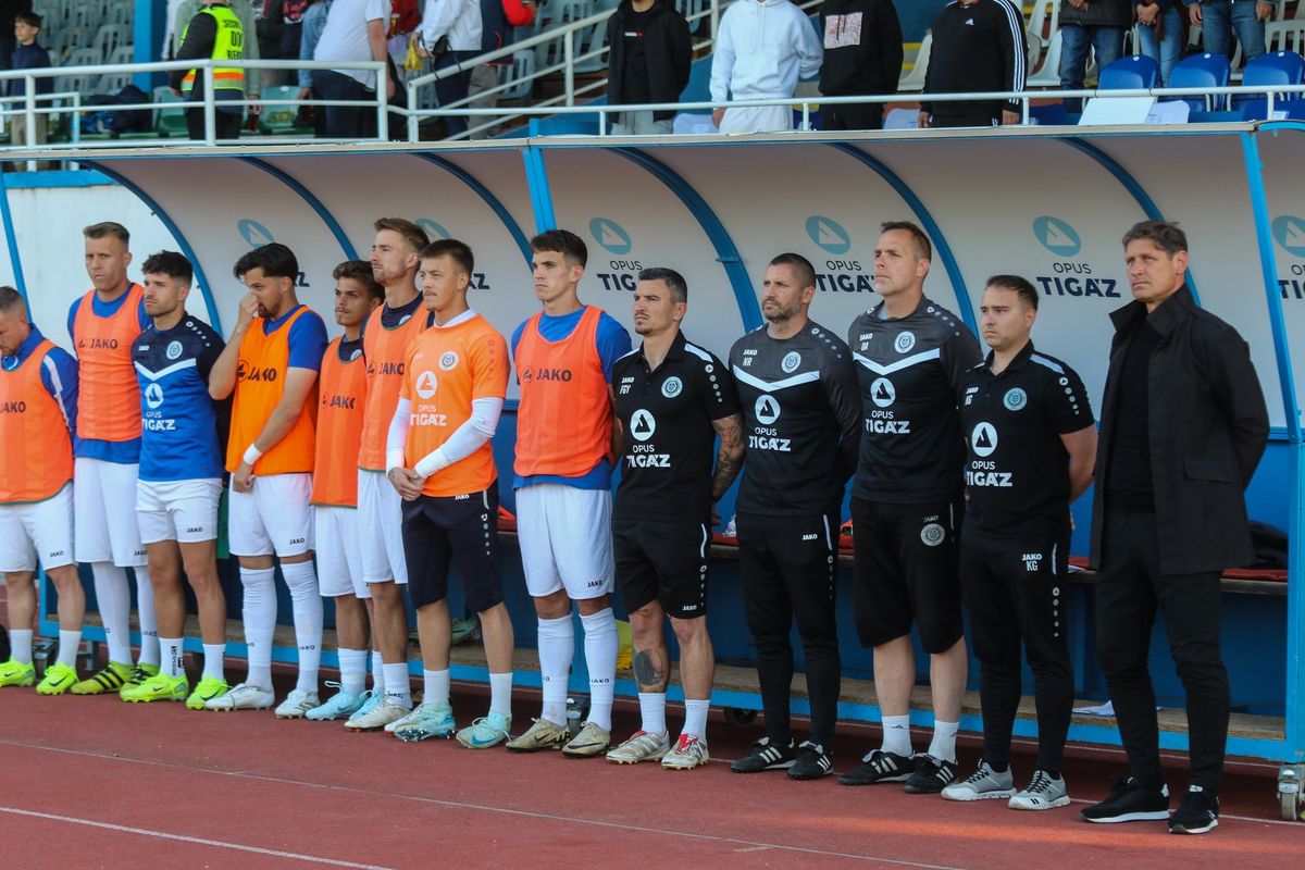 Búcsúzott a Bányász a másodosztályból. Az Opus Tigáz Tatabánya 4–1-re kikapott a kiesési rangadón Gyirmóton, ezzel matematikailag is biztossá vált kiesés a labdarúgó NB II.-ből.