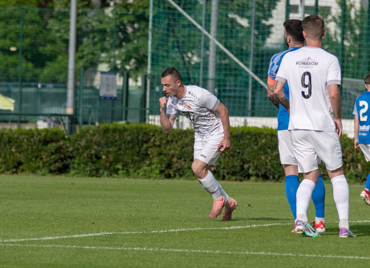 Már csak három forduló maradt a labdarúgó NB III.-ból. A Komárom VSE a Budaörsöt látja vendégül a Molaji Sporttelepen a harmadosztályú pontvadászat 28. fordulójában.