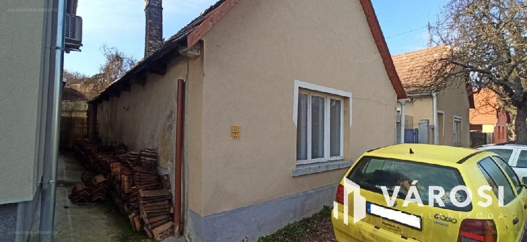 Elképesztő, de Komárom-Esztergom vármegyében ma is találni 10 millió alatti lakhatási lehetőségeket. Az eladó házak között egészen meglepő ingatlanok is akadnak.