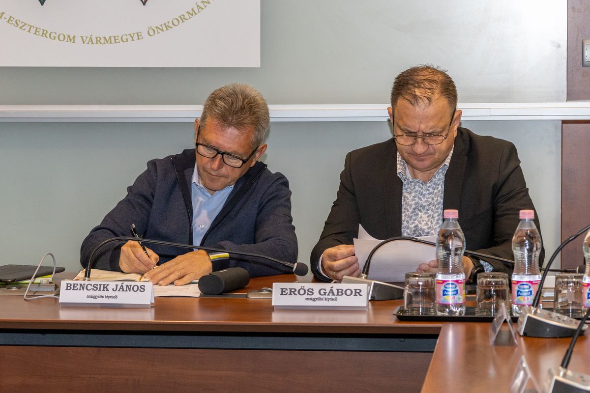Fejlesztések, amelyek mindenkit érintenek: újabb lépések jönnek Tatabányán. Bencsik János most elárulta, milyen izgalmas fejlesztések indulnak a Versenyképes Járások Program keretében.