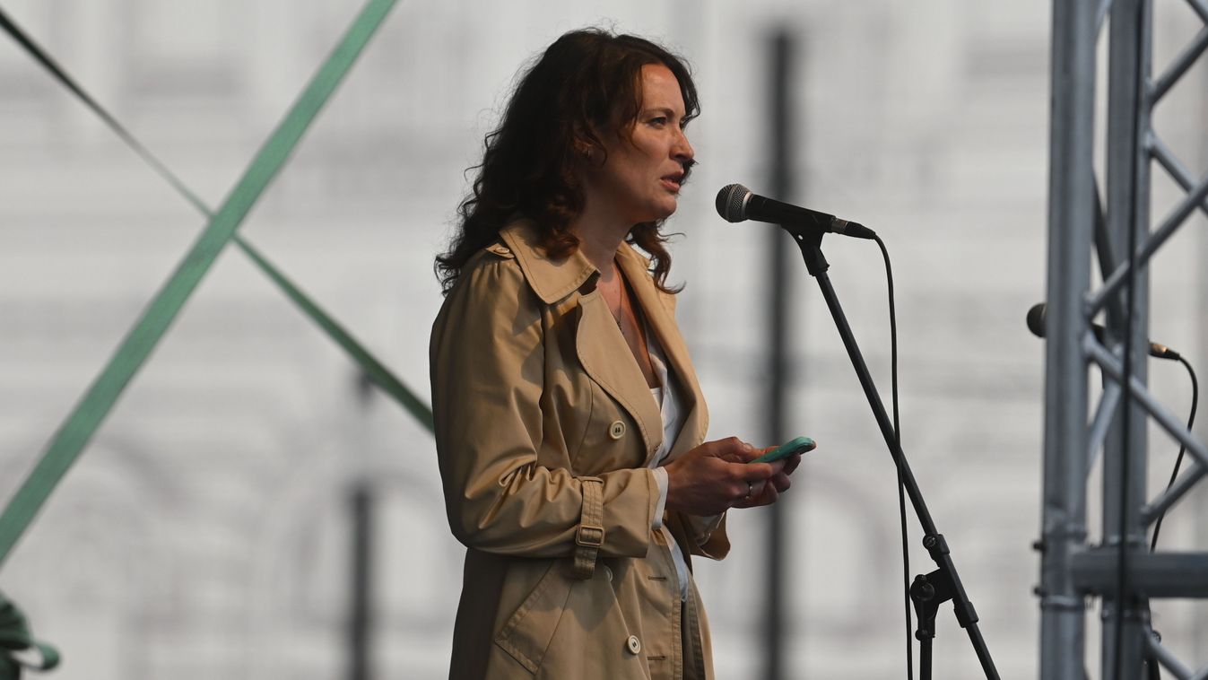 Hamisítvány az interneten megosztott Harcosok Kódexe, amelyet Mérő Vera kezdett terjeszteni