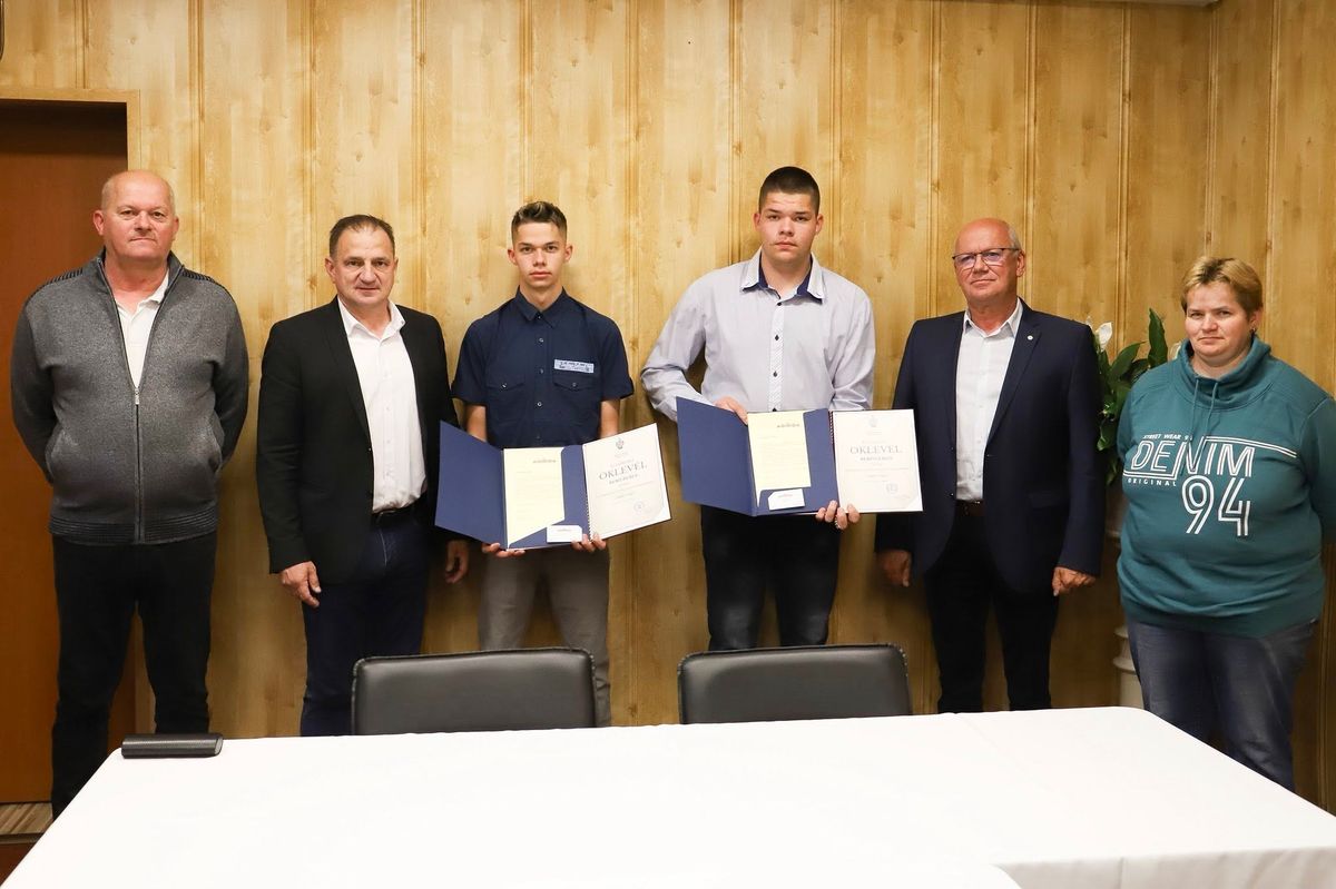 A két fiút lakóhelyük polgármestere látta vendégül. Beró Gerő és Bence, a két életmentő kamasz társával Tanka Hunorral mentett meg egy férfit a vonat elől.