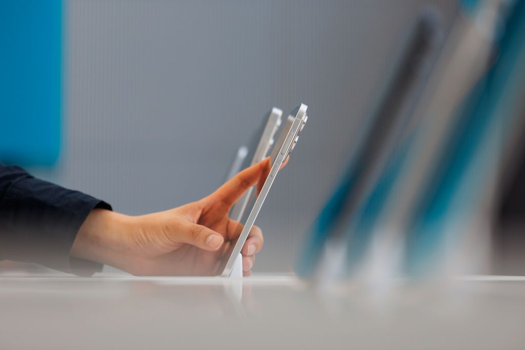 A dél-koreai cég olyat alkotott, amire az iPhone gyártója eddig nem volt képes. Mutatjuk a Samsung legújabb telefonját, ami új etalont teremt a piacon.