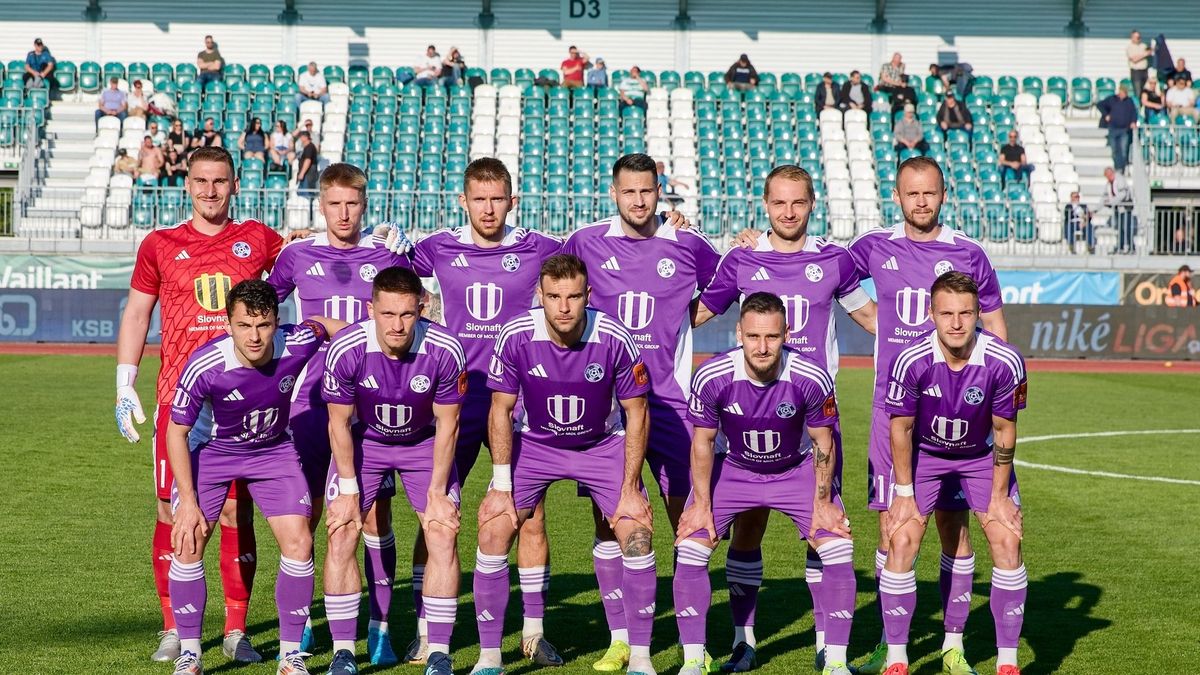 Vincze Piluék matematikailag is bennmaradhatnak az élvonalban. A KFC Komárom aranyosmaróti albérletében fogadja a Trencsént a labdarúgó Niké Liga osztályozó csoportjában.