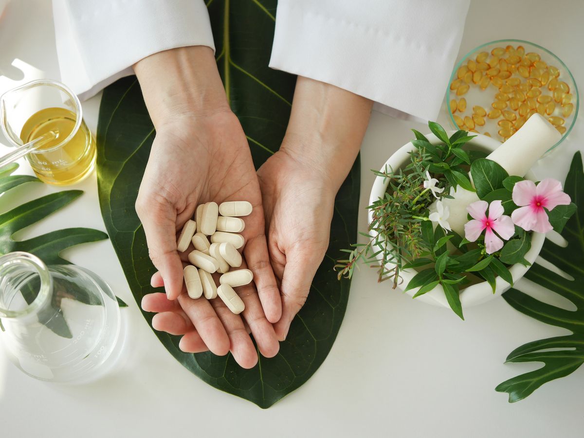 A forró nyári napokon sem szabad elengedni testünk szükségleteit. Bizonyos vitaminok ilyenkor is kulcsfontosságúak, hogy a legtöbbet hozhassuk ki a nyárból. 