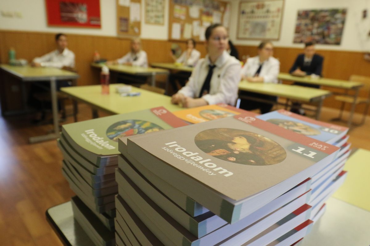 A magyarérettségin már túl van a gyönyörű magyar szépségkirálynő