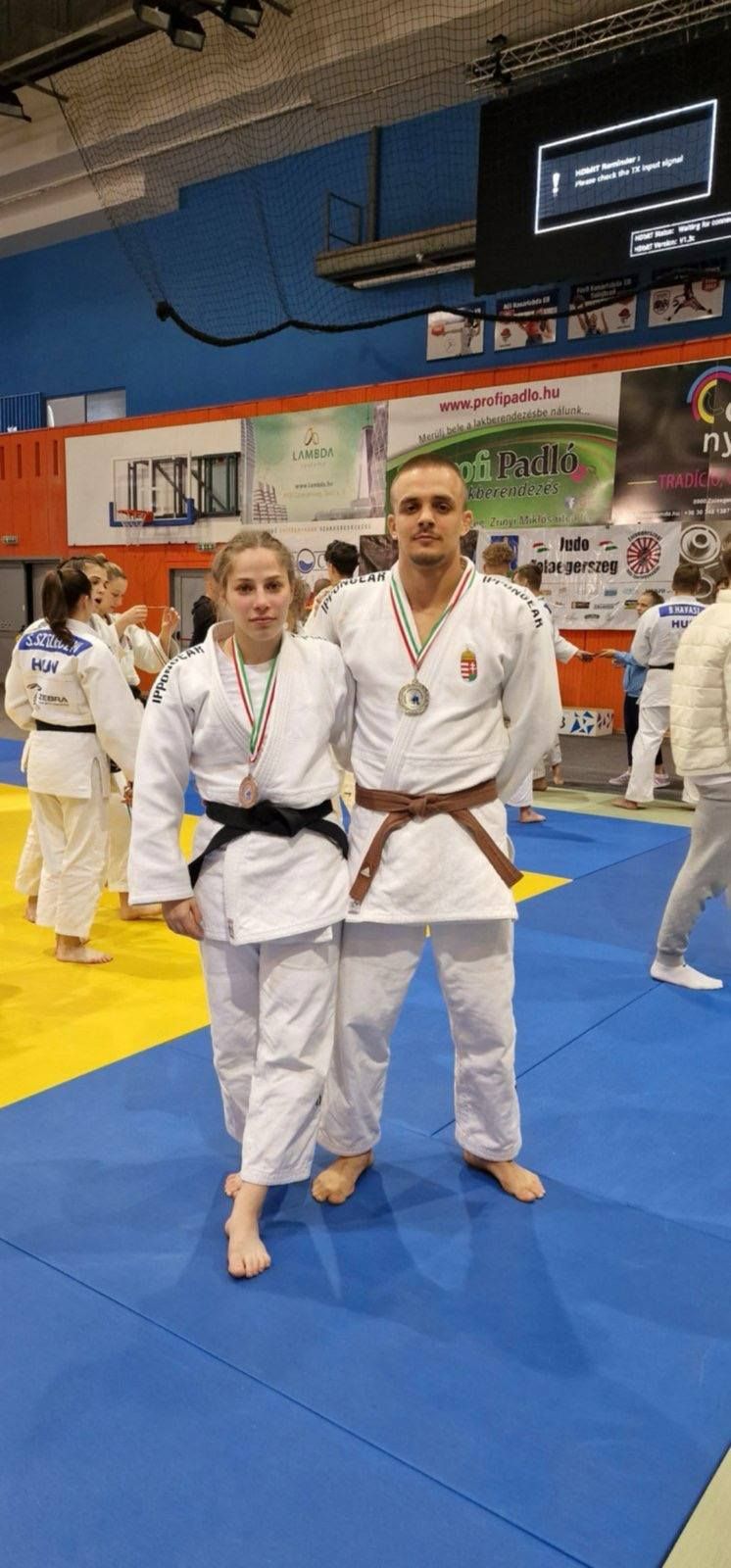 Sűrű heteken vannak túl a Tatabányai Sport Club cselgáncsozói. Kunyik Botondék két különböző országban is érmet szereztek a japán eredetű olimpiai sportágban.