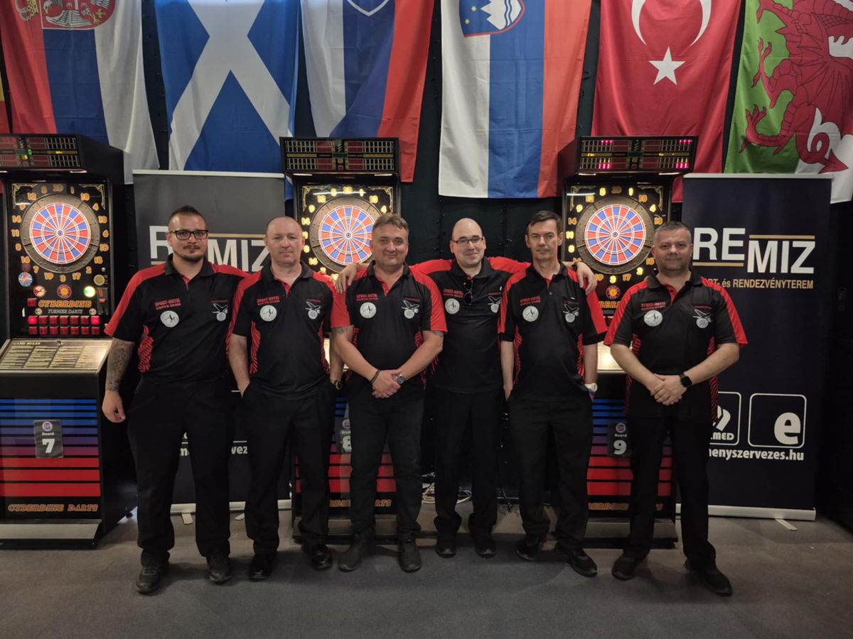 Vasárnap Budapesten folytatódtak a küzdelmek a darts Soft Nemzet Csapatbajnokság másodosztályában. Az élvonalért küzdő SHDC együttese három fordulót követően továbbra is a dobogón áll.