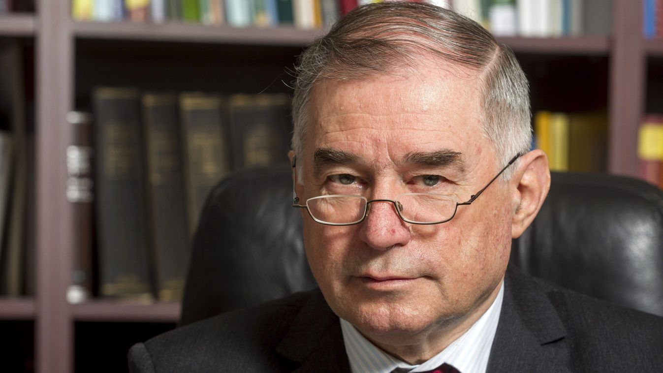 Elhunyt Lenkovics Barnabás, az Alkotmánybíróság korábbi elnöke