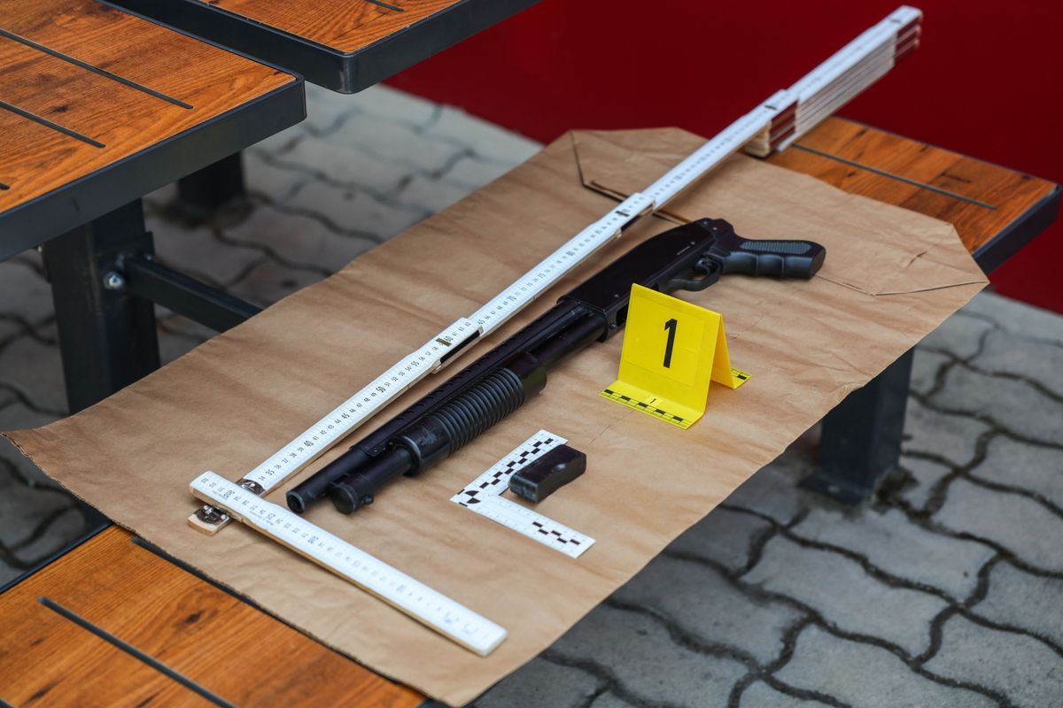Elképesztő részletek láttak napvilágot a fegyveresről. A tatabányai KFC-be shotgunnal érkező férfiról szólalt meg a rendőrség.