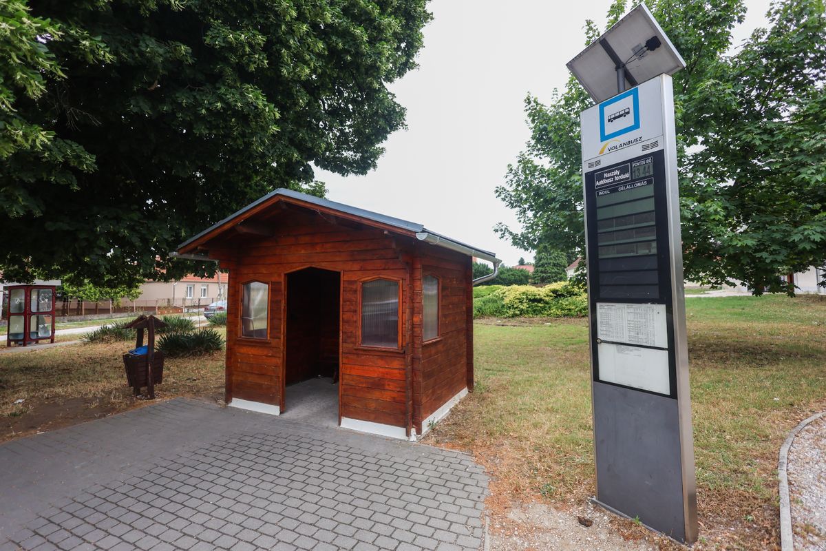 Naszály buszmegálló