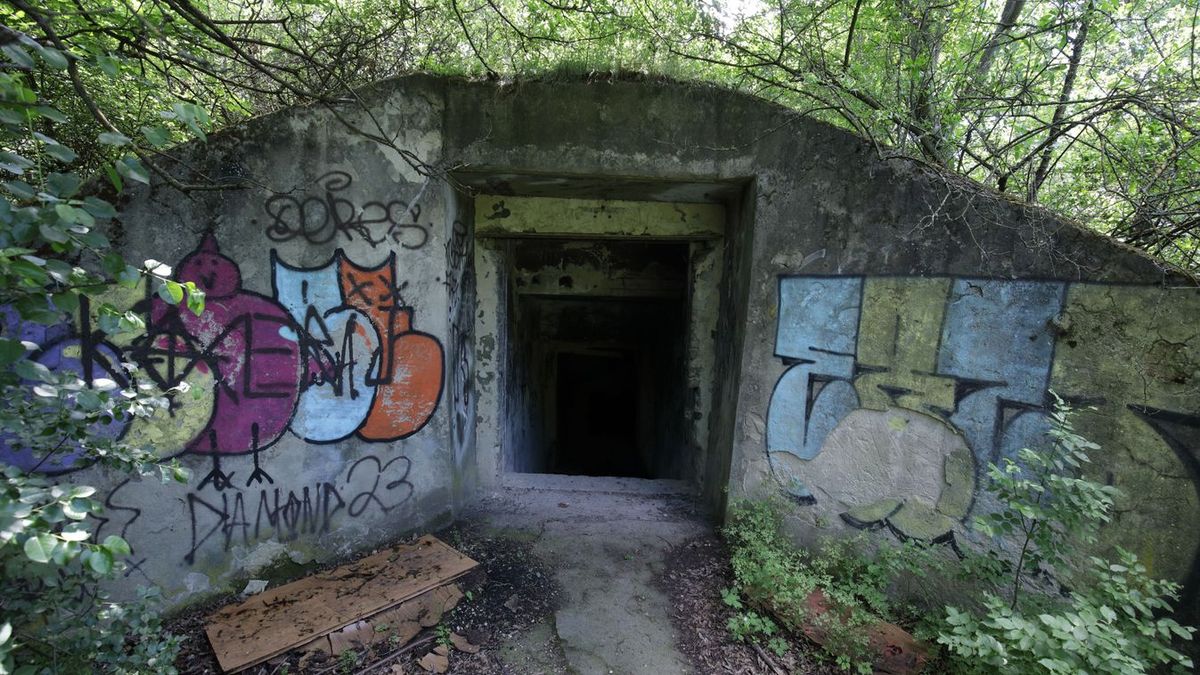 Elhagyatott, kísérteties, hátborzongató – így foglalhatnánk össze dióhéjban. Fotókon mutatjuk, milyen titkok kerülnek elénk az elhagyatott urbex-helyen.