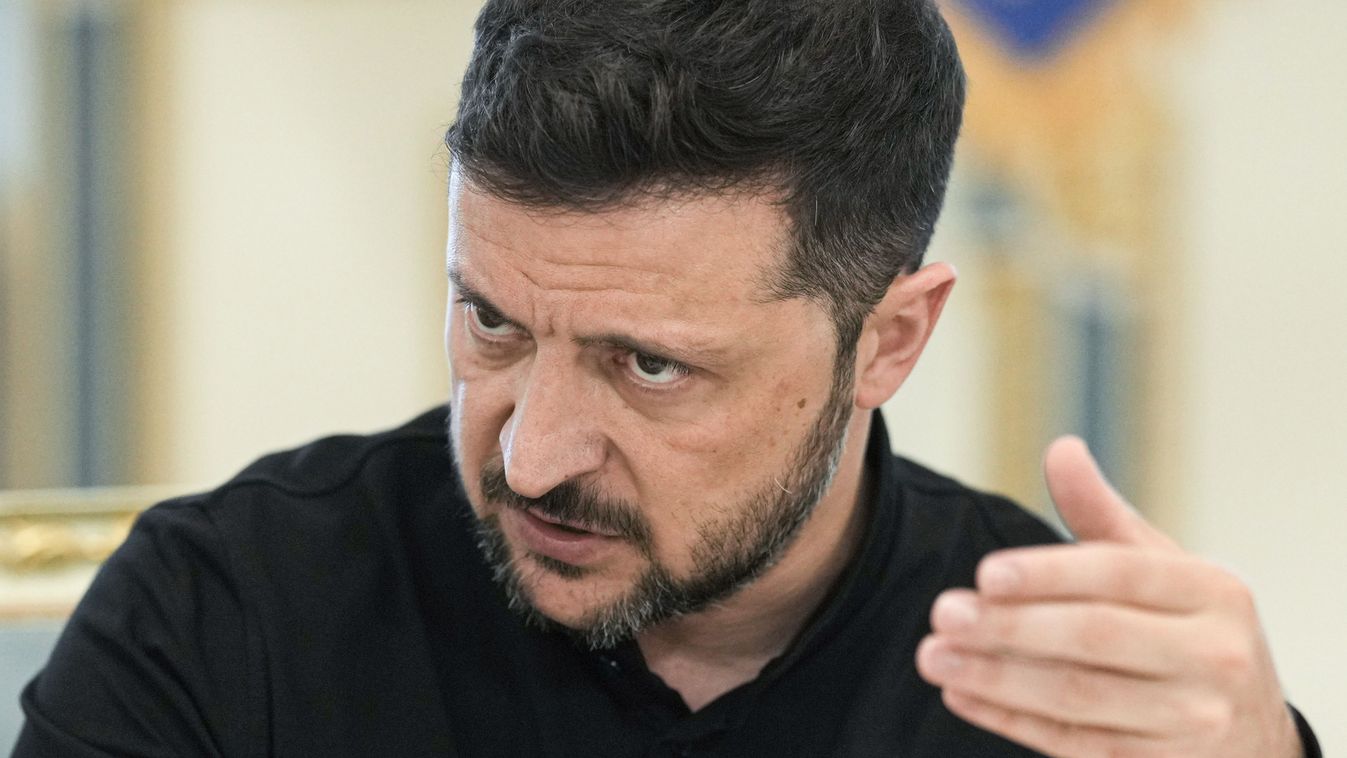 Megállás nélkül támadja Magyarországot Zelenszkij