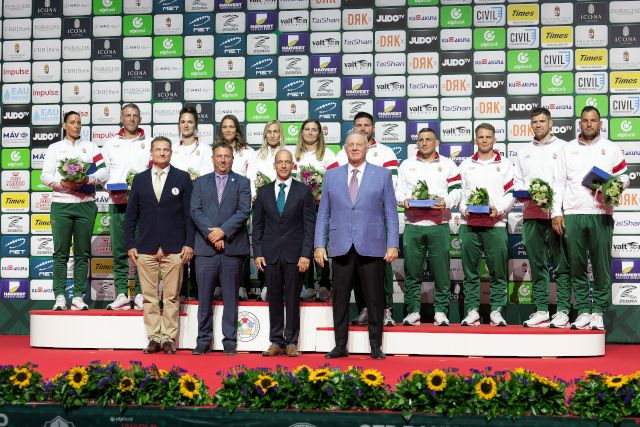 Pénteken ért véget a japán eredetű küzdősport hazai rendezésű világversenye. A budapest cselgáncs-vb-n köszöntötték a közelmúlt magyar judocsillagait, köztük Tatabánya büszkeségét, Csernoviczki Évát.