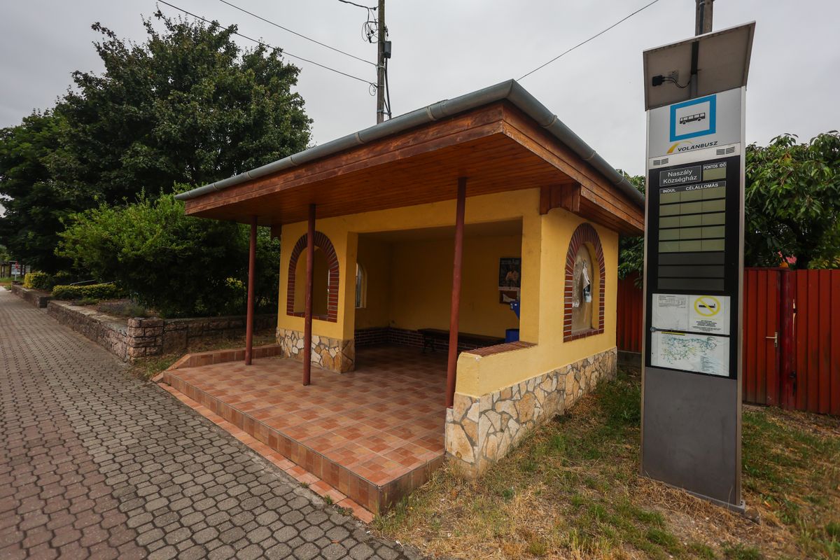 Naszály buszmegálló