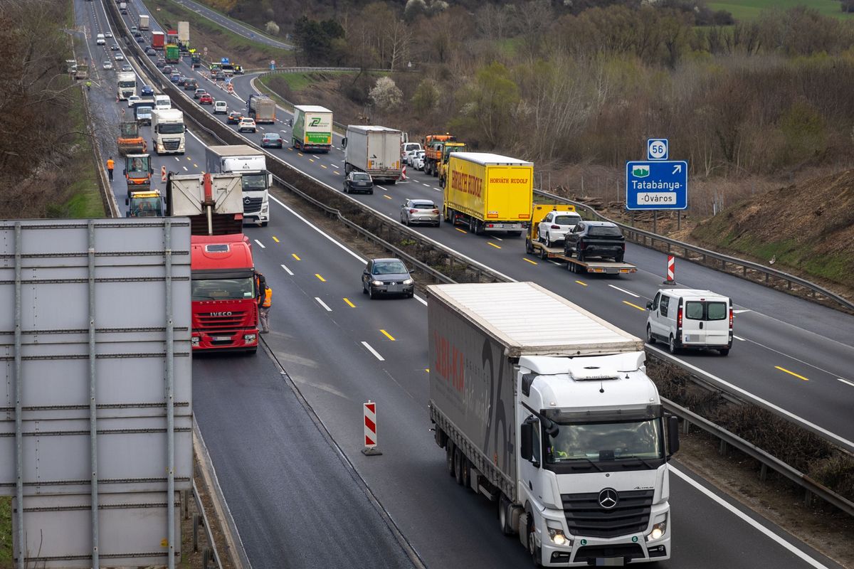 Az M1-es autópályán most balesetek miatt nem egyszerű a közlekedés