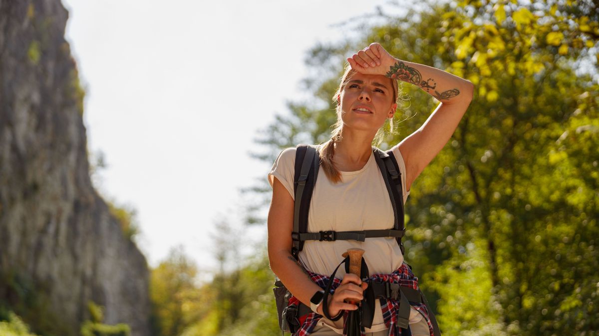A,Happy,Hiker,Fully,Enjoying,The,Beautiful,Wonders,Of,Nature Gerecse 50 a nyárban: ilyen lesz az időjárás