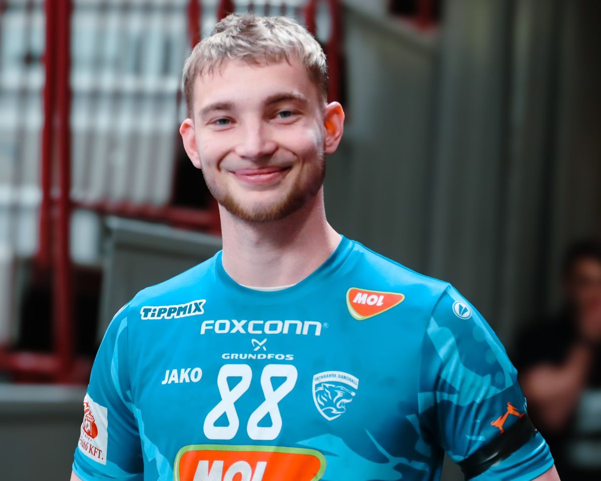 Kiderült, milyen tetoválásai vannak a Kék Tigriseknek. A Mol Tatabánya fiatal balszélsője, Krakovszki Bence egy mitológiai lényt varratott magára. Vajon mit jelenthet ez?