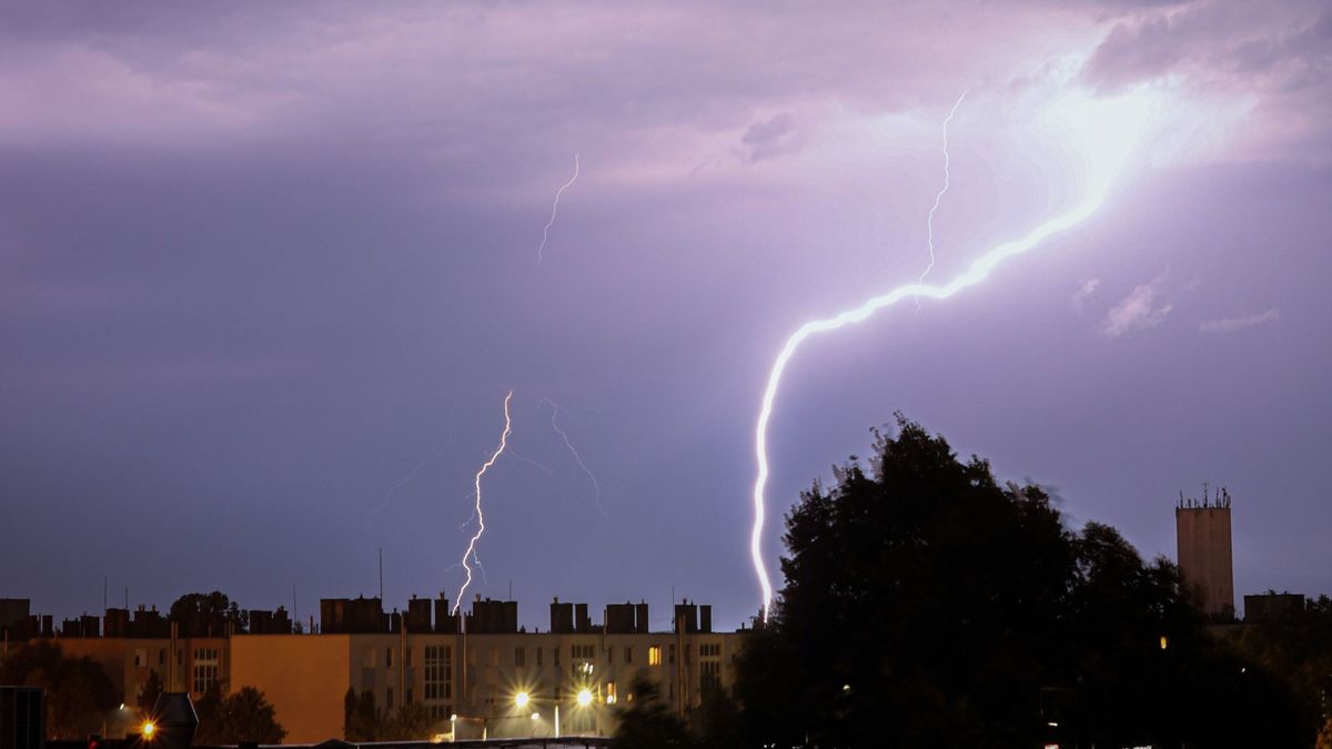 Pénteki időjárás: kiadták az elsőfokú figyelmeztetést