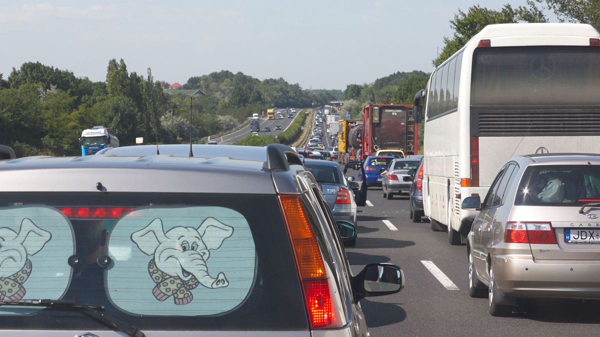 Videó: az életedet is megmentheti a dugóban ez a trükk - autóversenyző mondta el, jó ötlet-e így vezetni