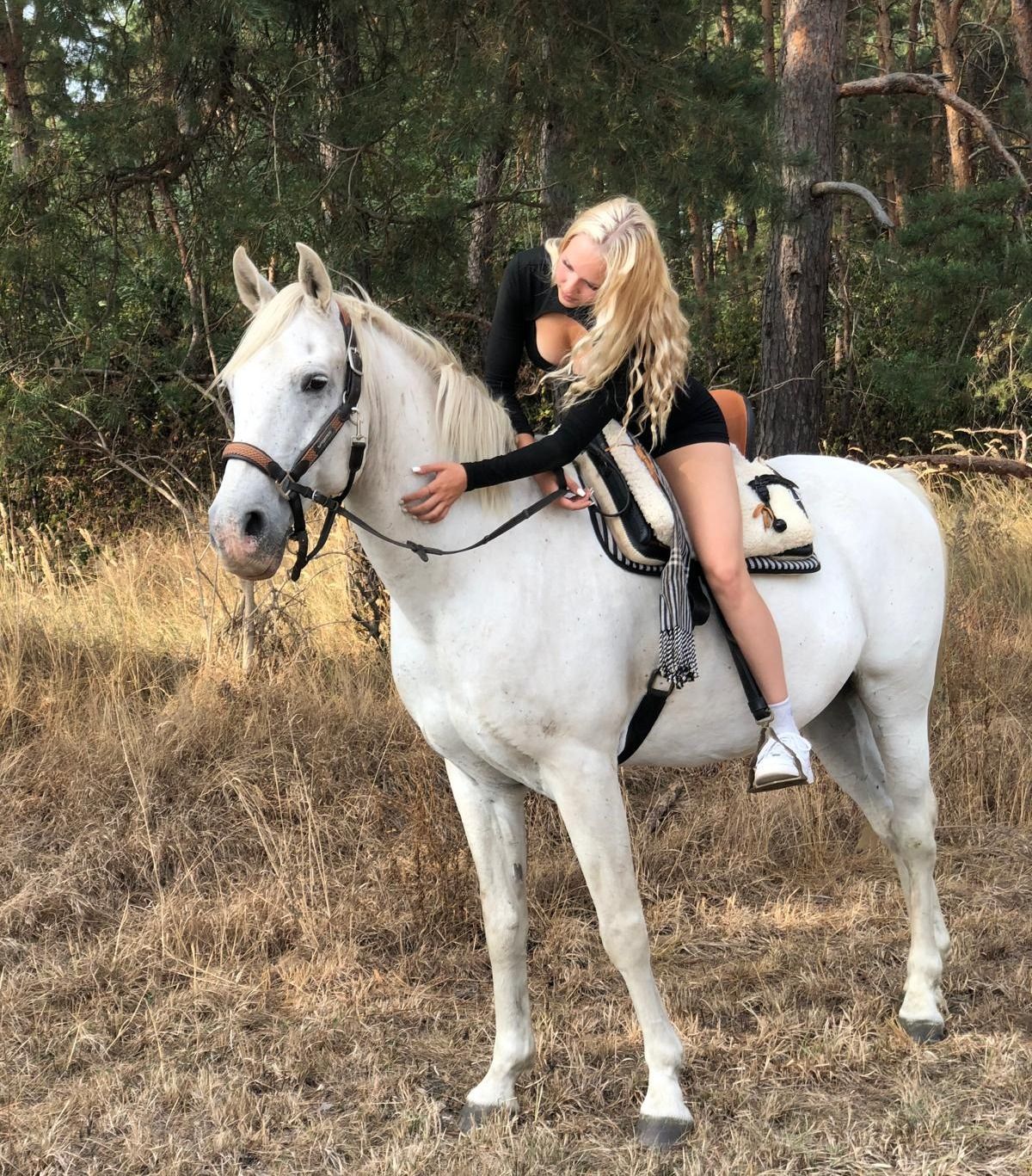 A komáromi Torma Eszter a Miss World Hungary döntőjébe jutott