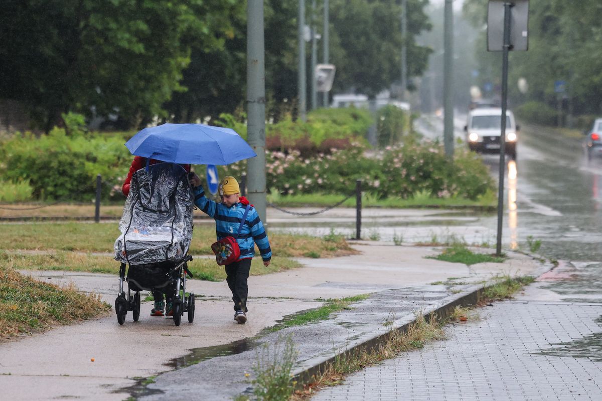 Kiadták a figyelmeztetést: heves zivatarokkal, villámlással, jégesővel támad az időjárás