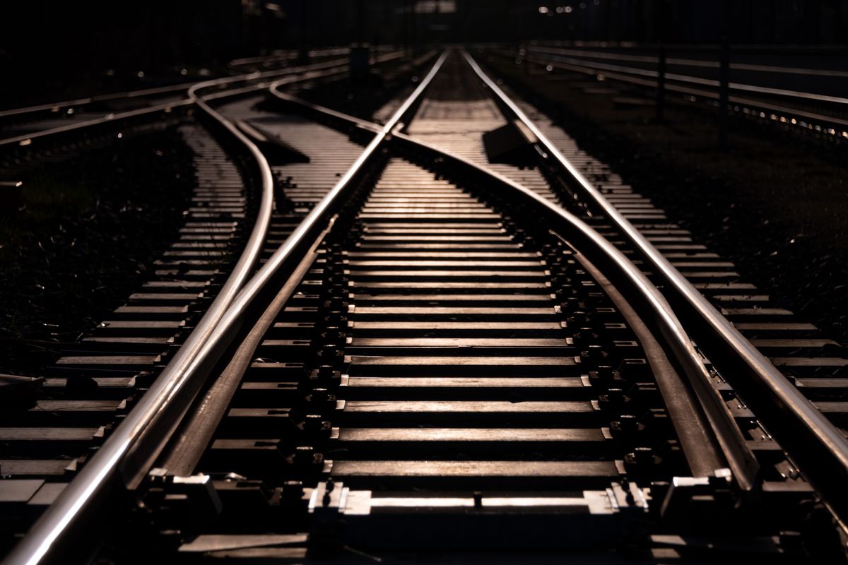 Railway,Track,And,Switches,At,A,Station,In,Letmathe,Sauerland.vonatgázolás öngyilkosság