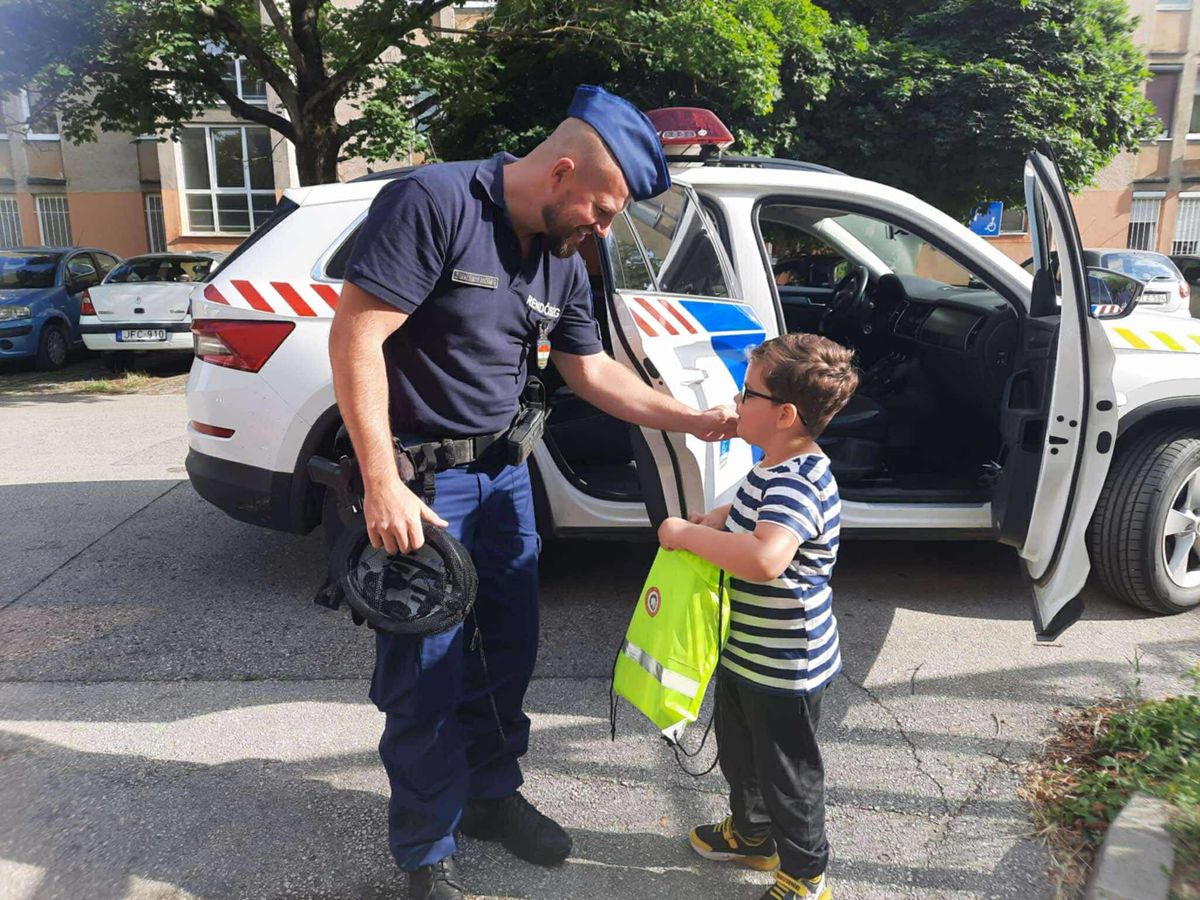 Levit a rendőrök köszönötték szülinapján