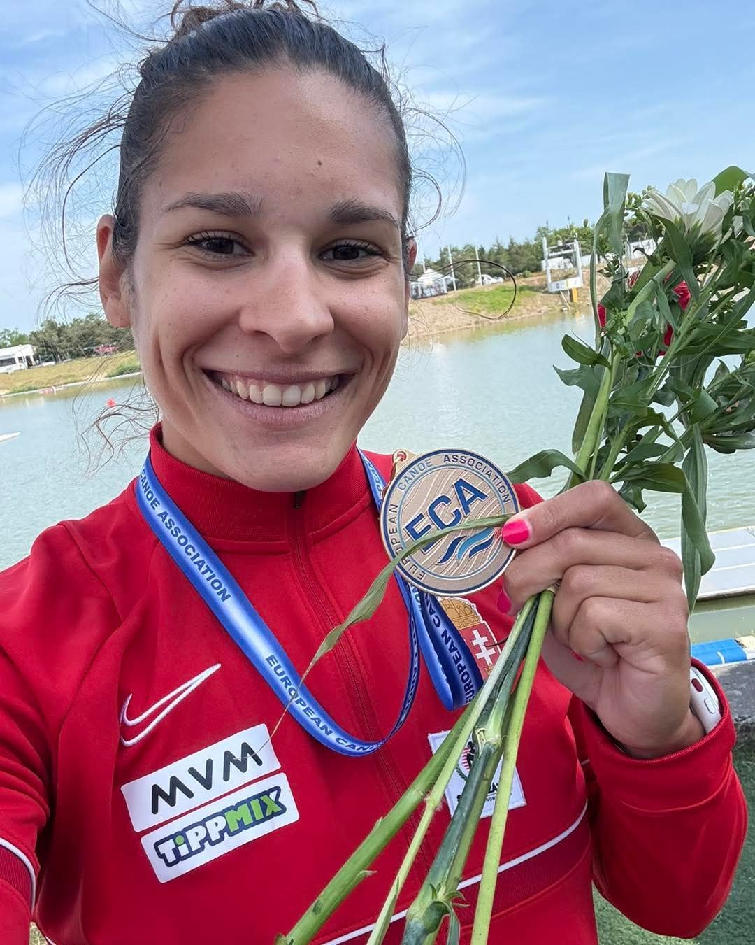 A sikeres csehországi Európa-bajnokság honfitársaink jelentősen előreléptek a kajak-kenu világranglistán. Két szakágban is magyar sportoló vezeti a rangsort. A racicei kontinensviadal hőse, az esztergomi Csikós Zsóka remek pozícióba evezte fel magát.