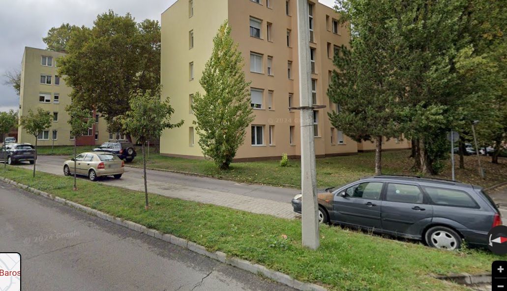 Járókelők találtak rá a lakótelepen. A holttest több napja feküdhetett már ott.