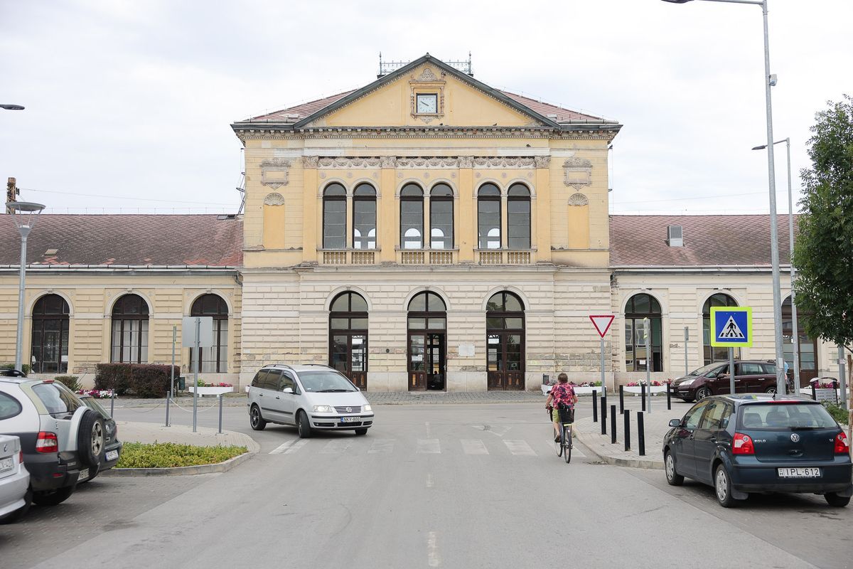 Az állomáson indult be az ikerszülés a vártnál sokkal korábban