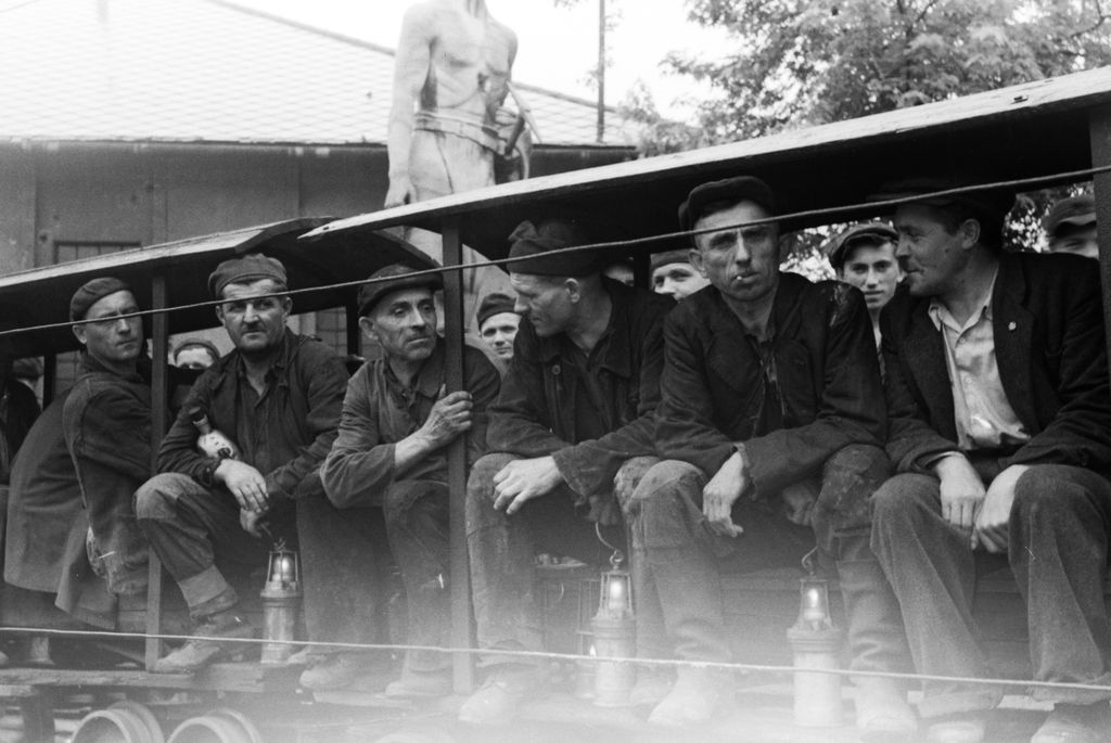 Dorog, bányászokat szállító népesvonat, 1949