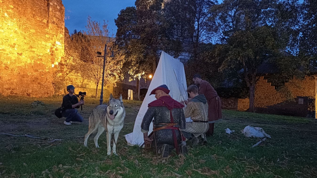 Hamarosan lovagok alszanak a szabad ég alat az esztergomi belvárosban
