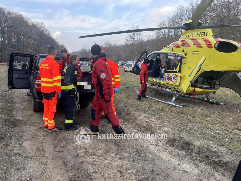 Szikláról lezuhant nőt mentettek a Vértesben, mentőakció