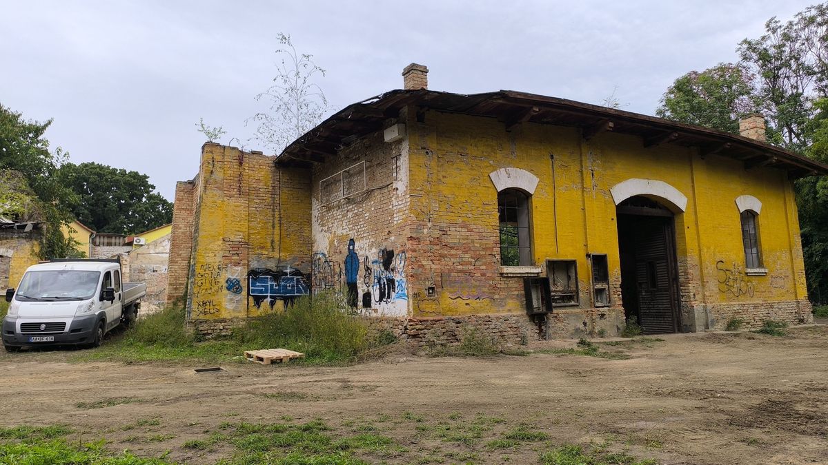 Emlékszel a Lovas diszkóra? Így mesél Tata legendás bulijáról a neves DJ