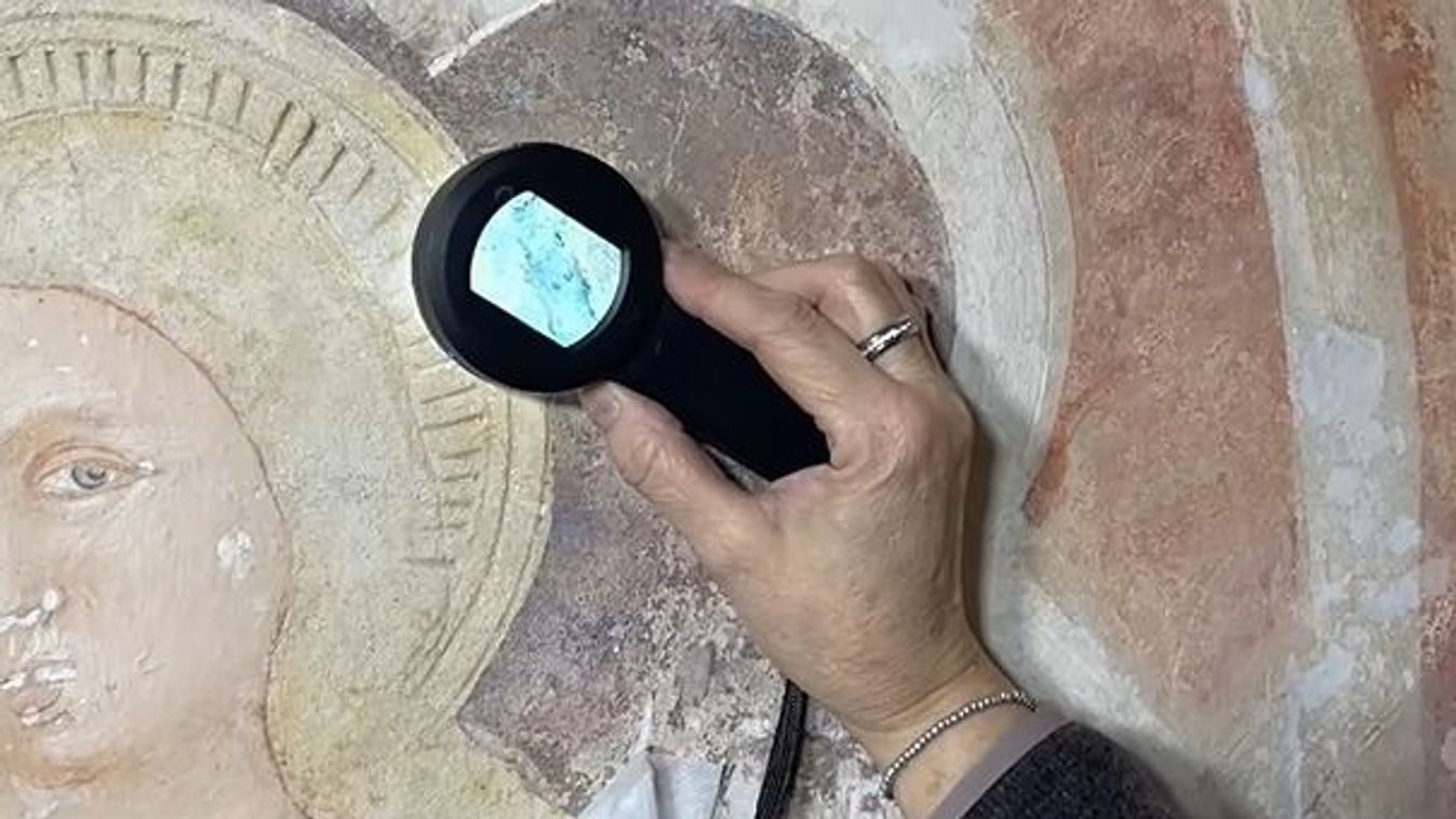 Évszázadok után kiderült, milyen volt az esztergomi várkápolna freskója