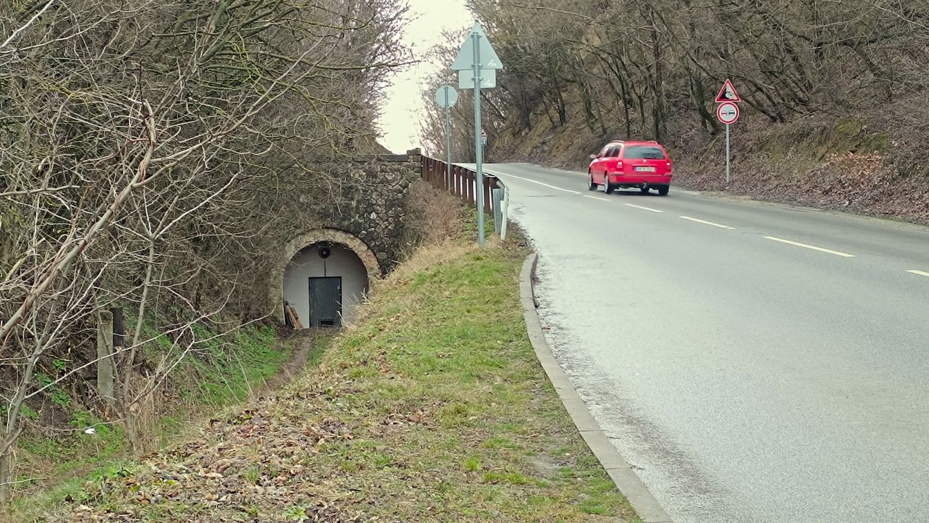 Rejtélyes alagút vezet a mélybe, ezrek köszönhették neki az életüket