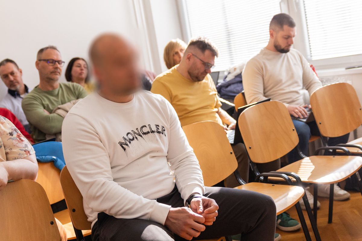 Sírva fogadták a családok az ítéletet, hazamehetett az 1-es úti tragédia okozója
