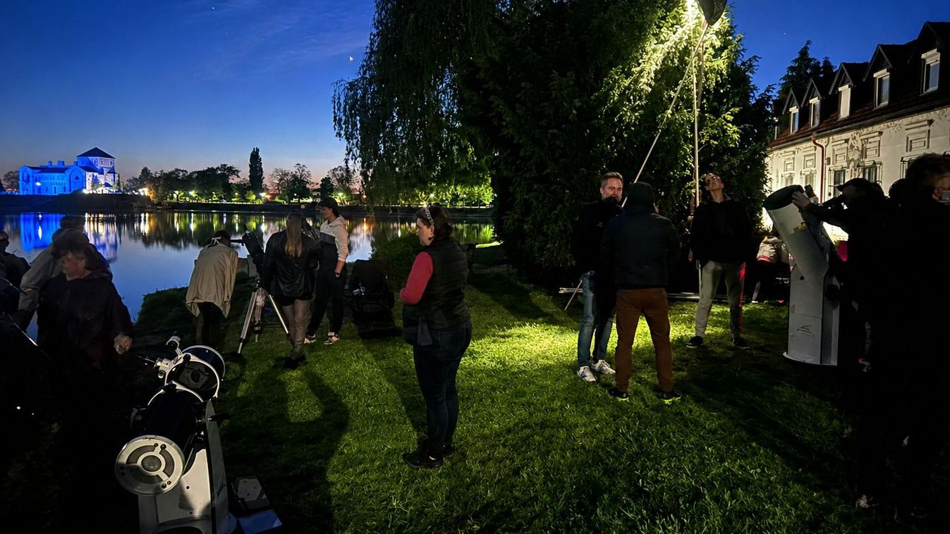 Mindenki az eget kémlelte szombat este: a Jupiter és holdjai ragyogtak a tatai...